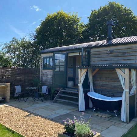 The Rabbit Warren Shepherd Hut Ketton المظهر الخارجي الصورة